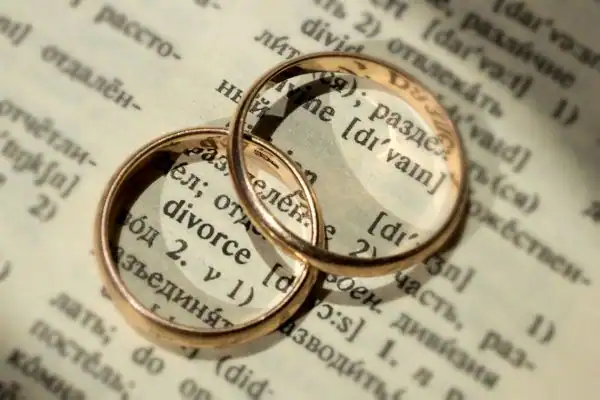 Image of rings removed before divorce mediation Bishop Auckland